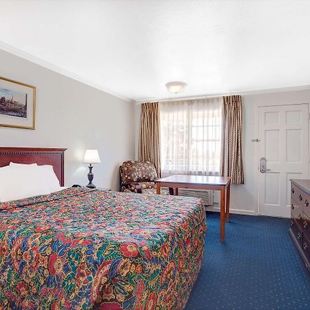Days Inn By Wyndham Everett Dış mekan fotoğraf
