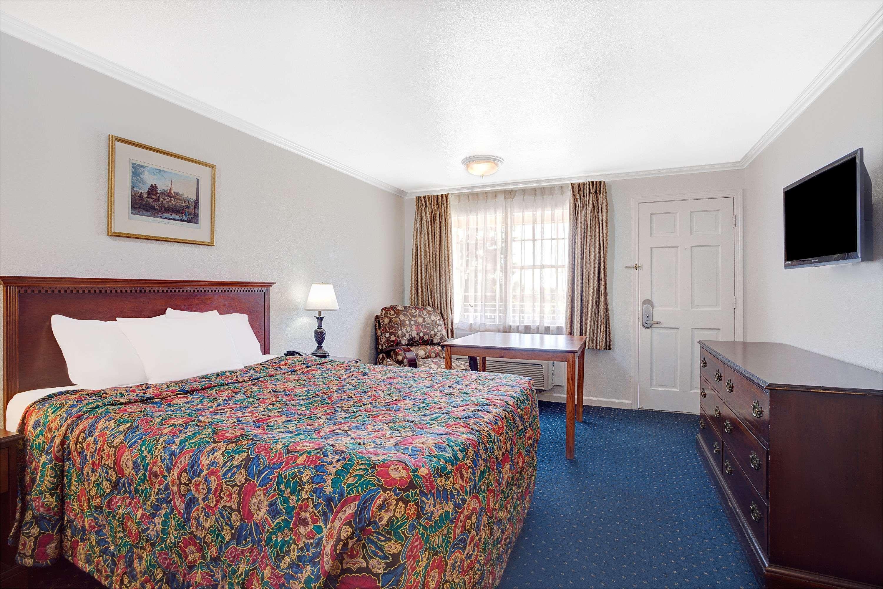 Days Inn By Wyndham Everett Dış mekan fotoğraf