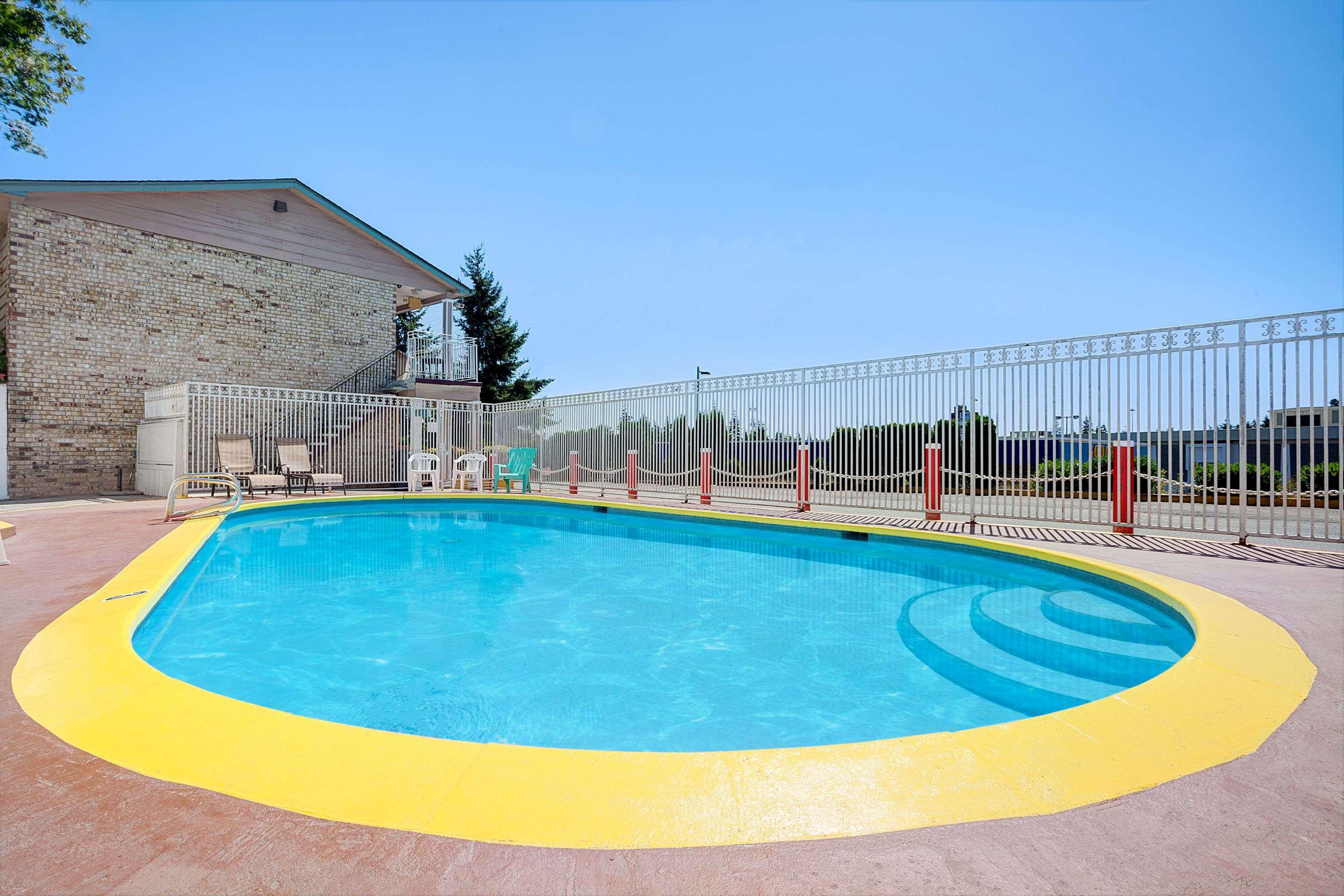 Days Inn By Wyndham Everett Dış mekan fotoğraf