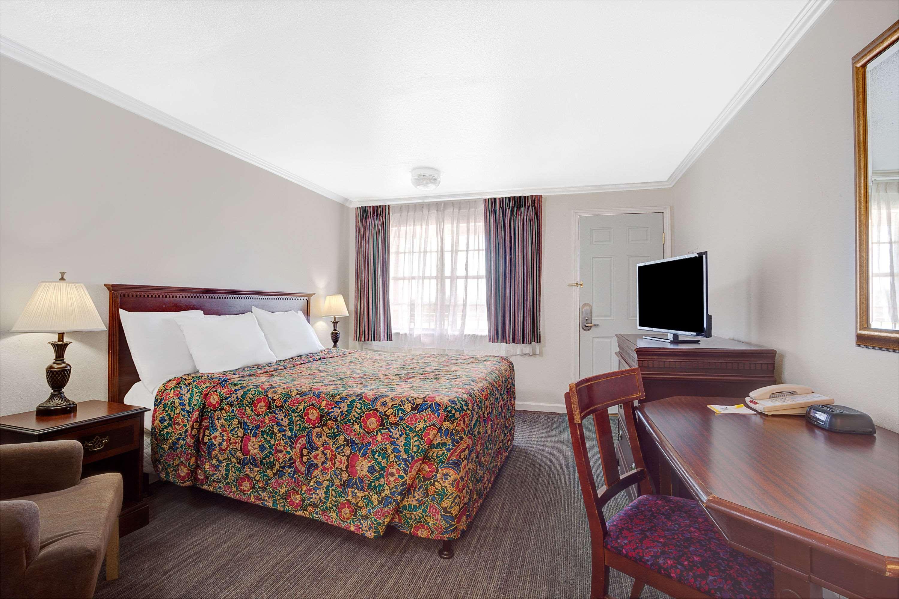 Days Inn By Wyndham Everett Dış mekan fotoğraf