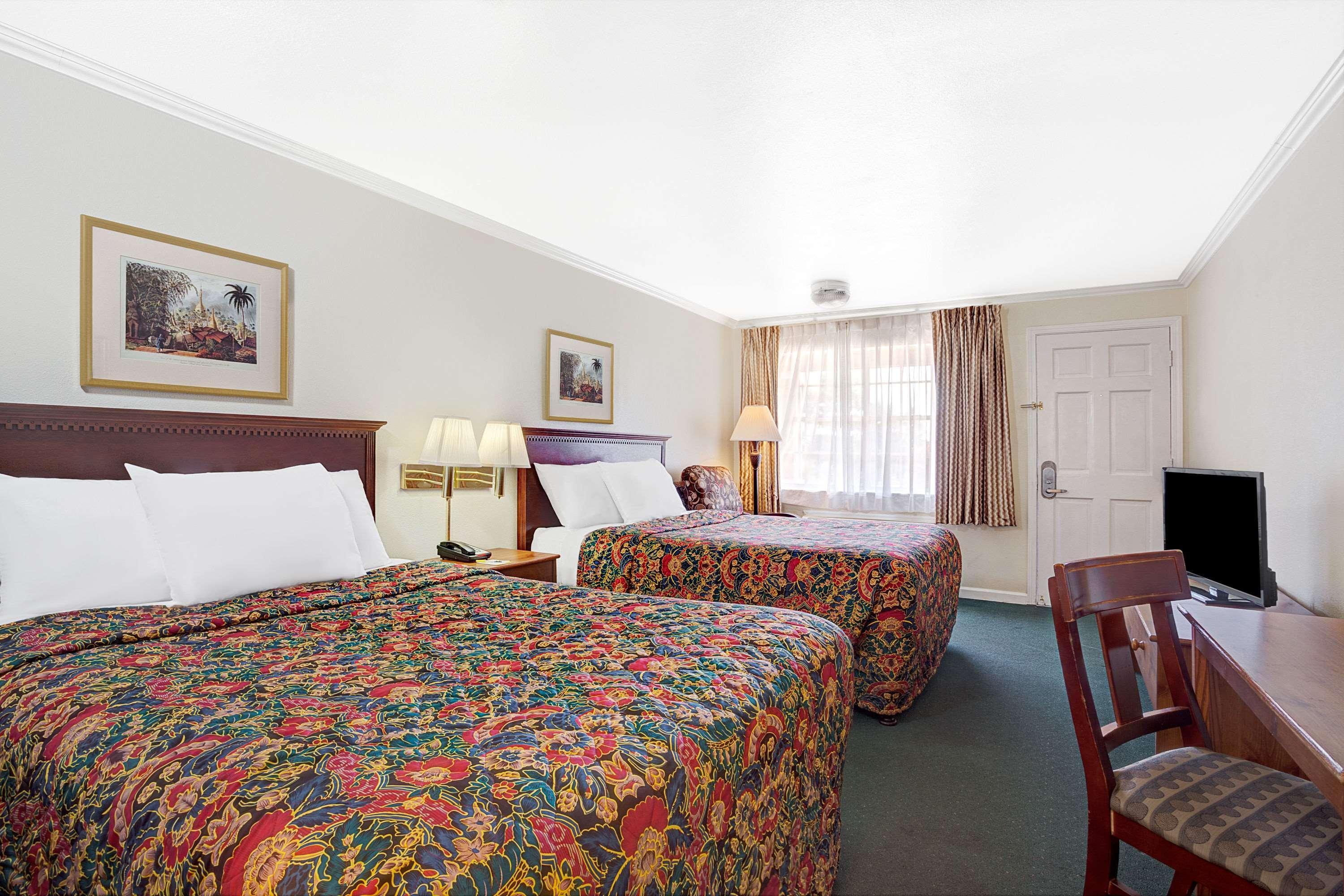 Days Inn By Wyndham Everett Dış mekan fotoğraf