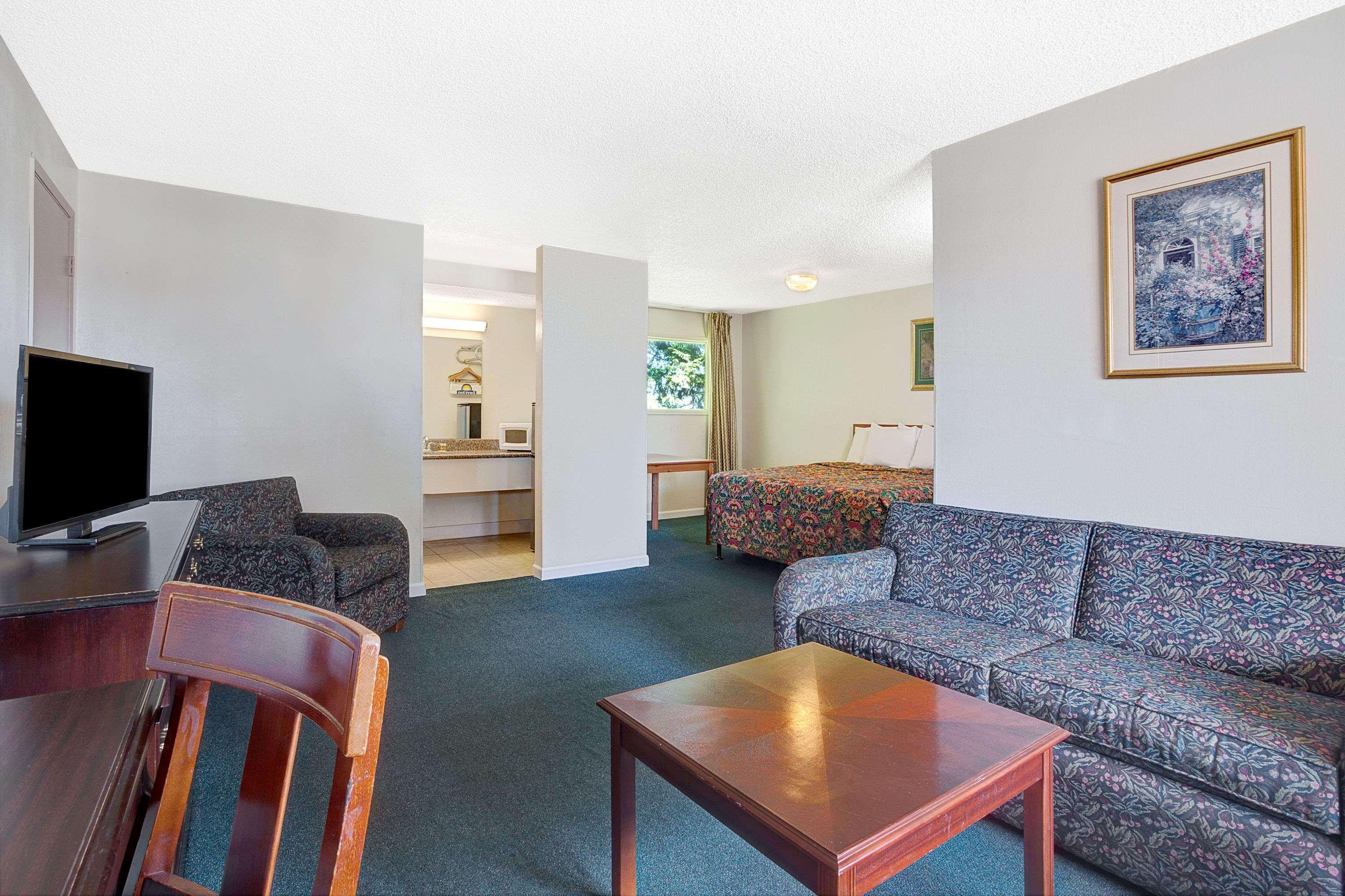 Days Inn By Wyndham Everett Dış mekan fotoğraf