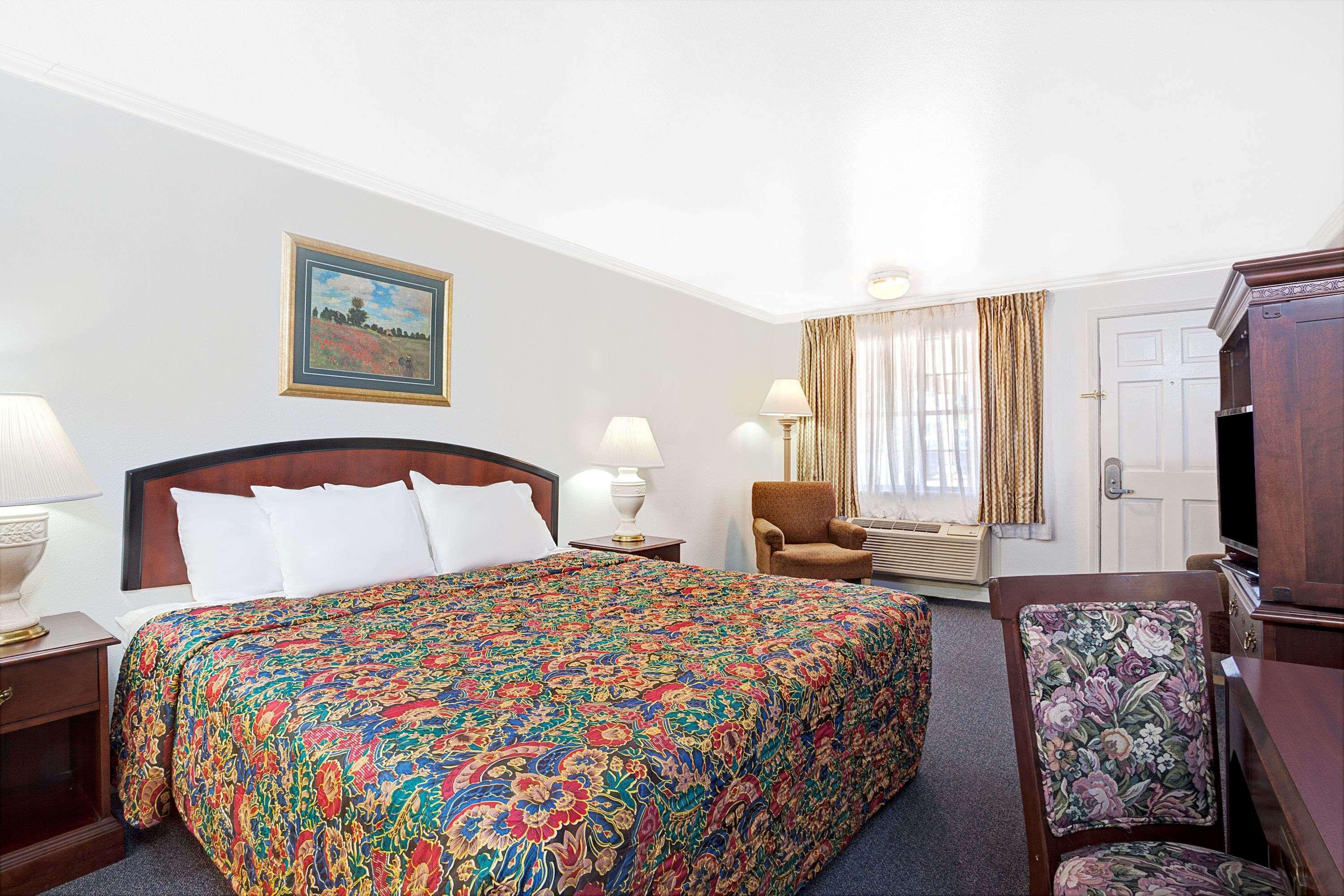 Days Inn By Wyndham Everett Dış mekan fotoğraf