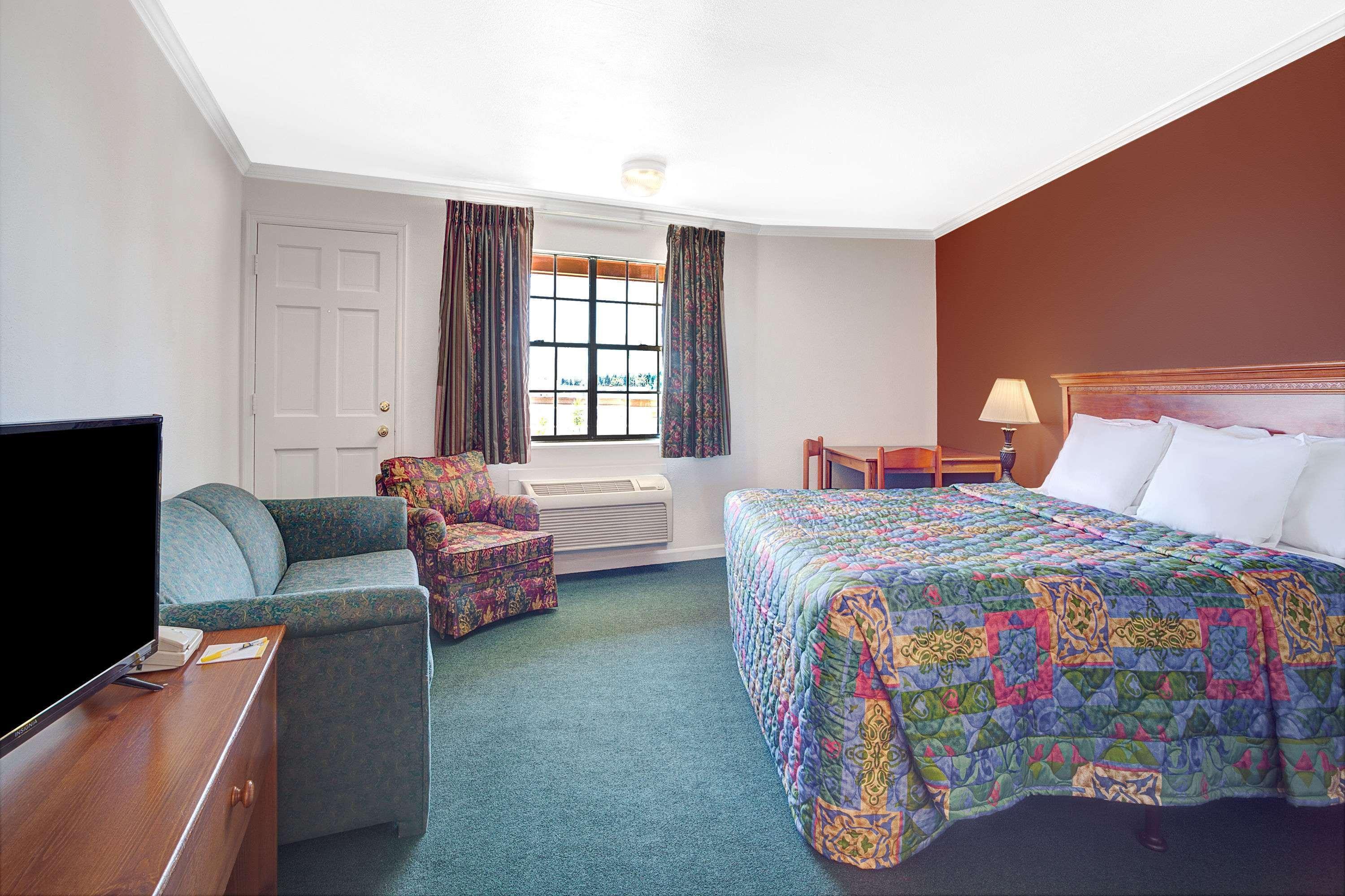Days Inn By Wyndham Everett Dış mekan fotoğraf