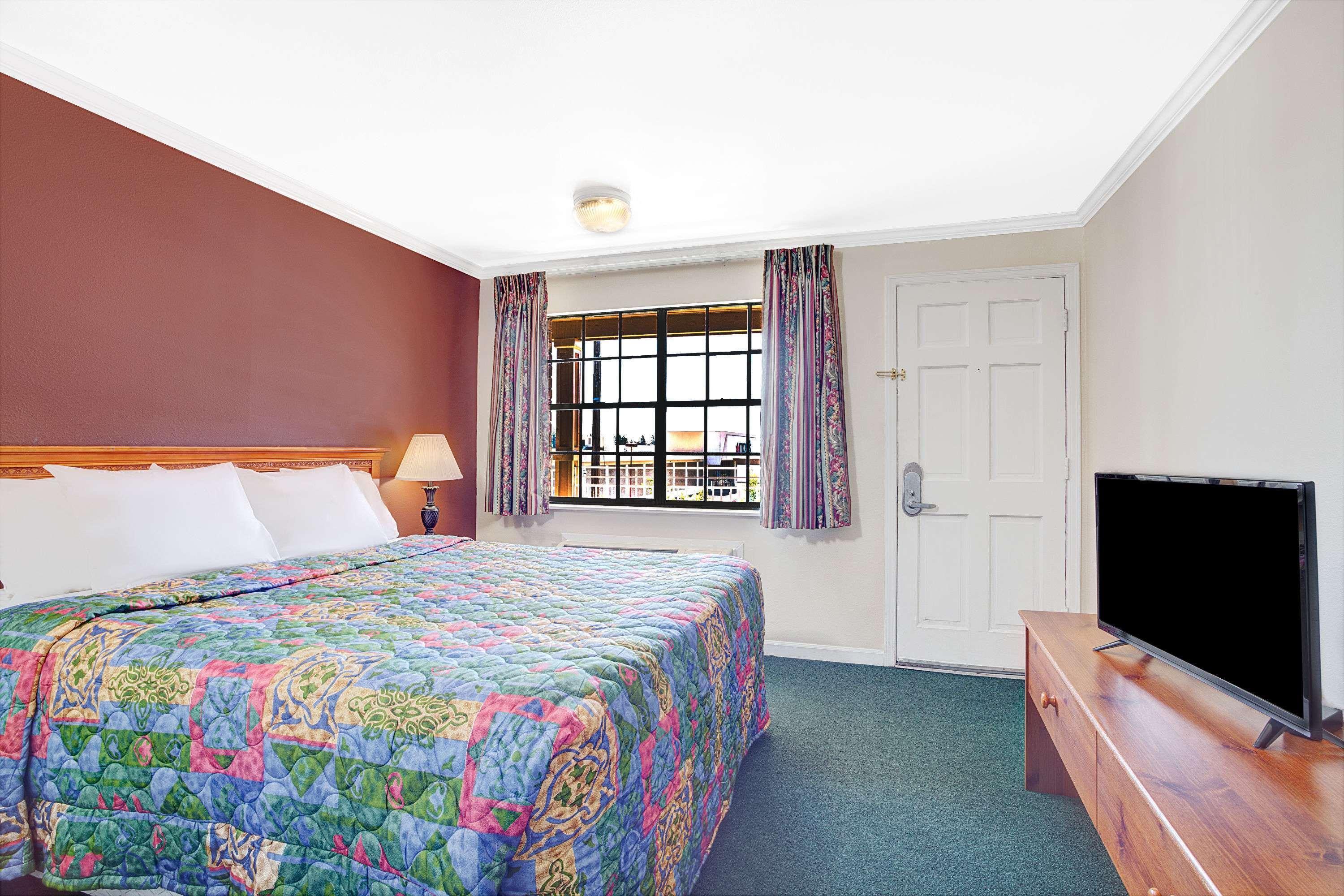 Days Inn By Wyndham Everett Dış mekan fotoğraf